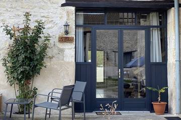 Gîte pour 8 personnes, avec jardin ainsi que piscine et terrasse à Champagne-et-Fontaine