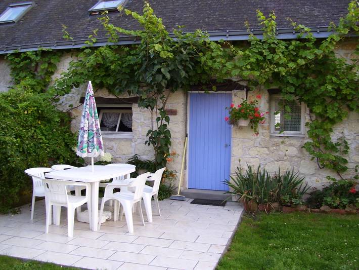 Gîte pour 6 personnes, avec piscine à Allonnes