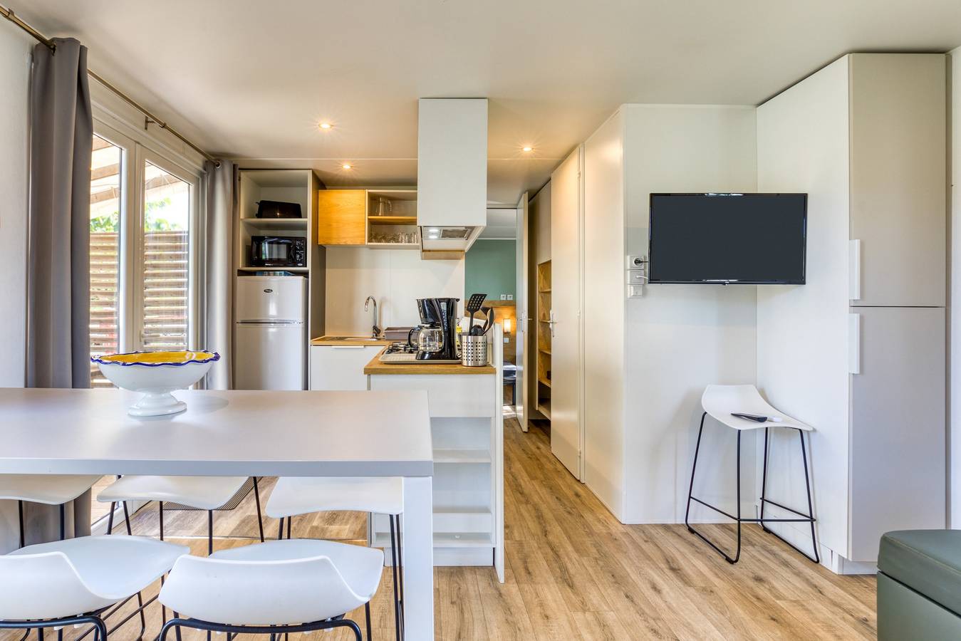'Mobilhome 6 Pers Au Castellas' avec piscine partagée, terrasse privée et climatisation in Sète, Côte méditerranéenne (France)