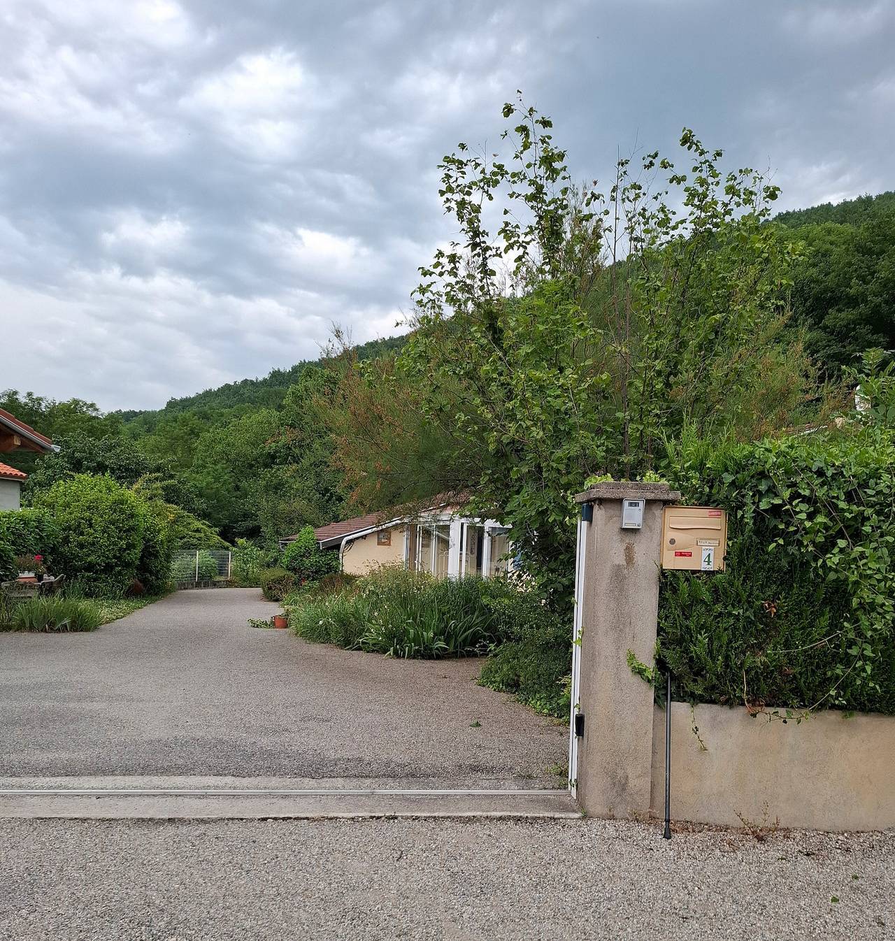 Gehele studio, Studio 'Jardin Fleuri - nabij Foix' met bergzicht, privéterras en wifi in Saint-Paul-de-Jarrat, Ariège