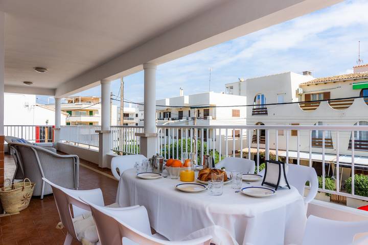 Location de vacances pour 7 personnes, avec balcon à Ses Salines