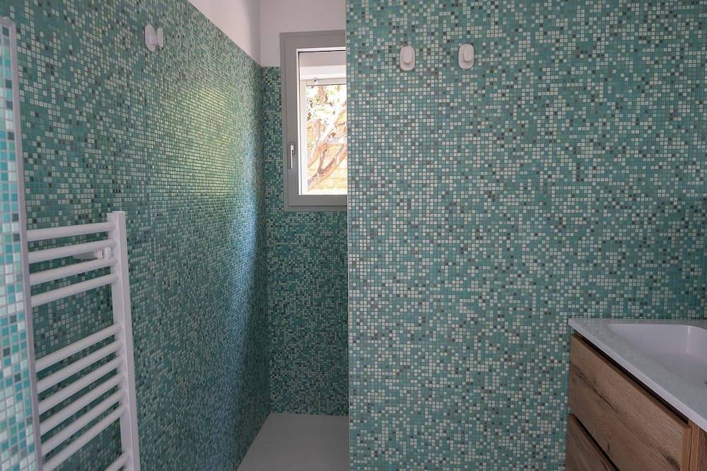 Appartement entier, Studio Independant Entierement Neuf Avec Jardin Dans Marine in Marine de Davia, Corbara