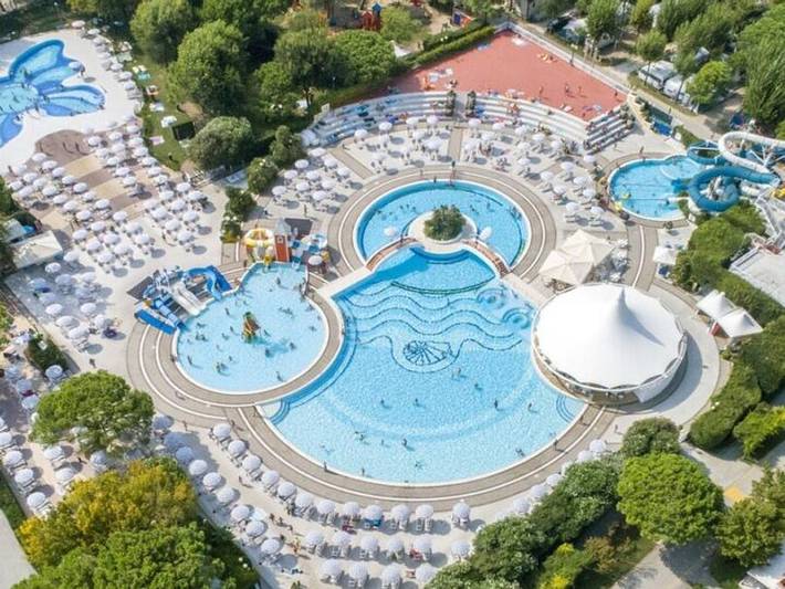 Camping für 4 Personen, mit Terrasse und Kinderpool in Italien