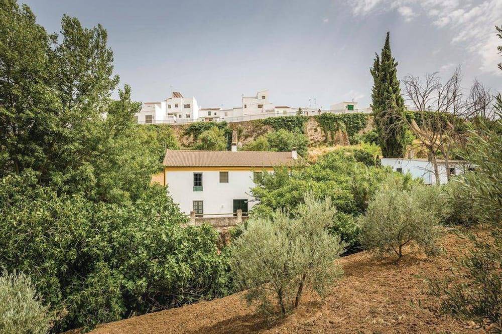 Country House 'Paraje El Saltadero' with Mountain View, Private Pool and Wi-Fi in Cuevas del Becerro, Málaga Province