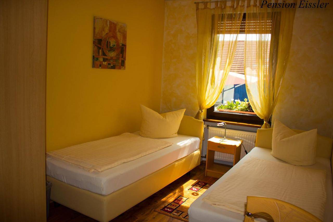 Standard Double Room with Shared Bathroom in Bruchsal, Kraichgau