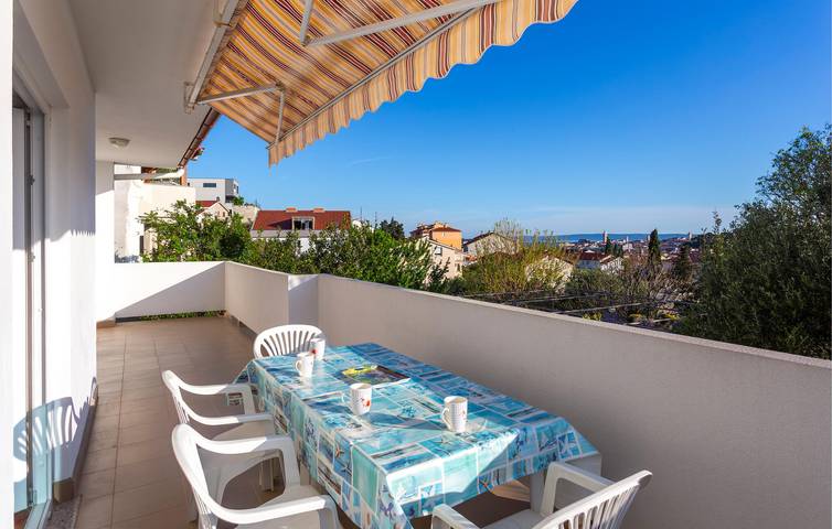 Appartement de vacances entier, Appartement avec vue panoramique, terrasse et parking, à 2 km de la plage naturiste de Kandarola in Palit (Kvarn Bay), Rab