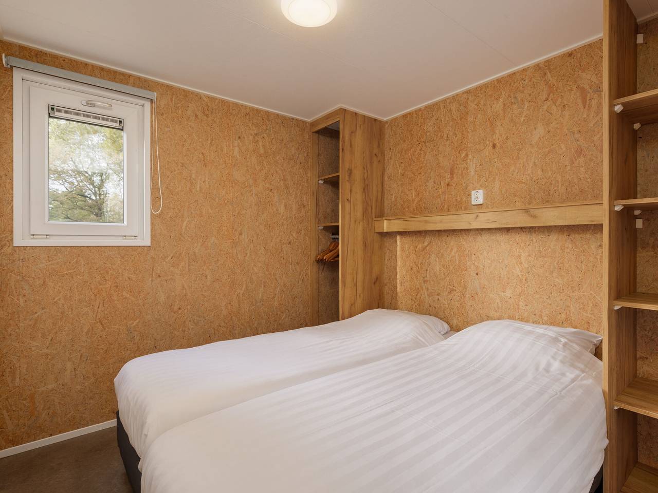 Modern chalet nabij Hunebedcentrum in Borger, Drenthe