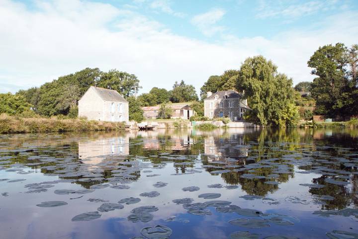 Gîte pour 4 personnes, avec jardin à Guénin