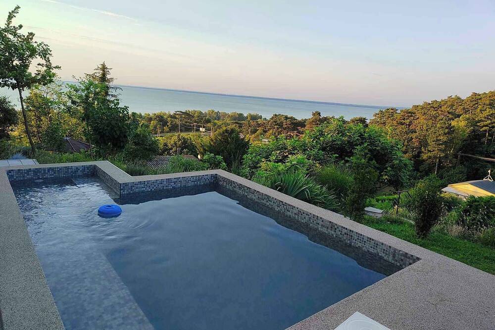 Ganze Wohnung, Studio mit Ausblick auf den See in Balatongyörök, Balaton Hochland Nationalpark