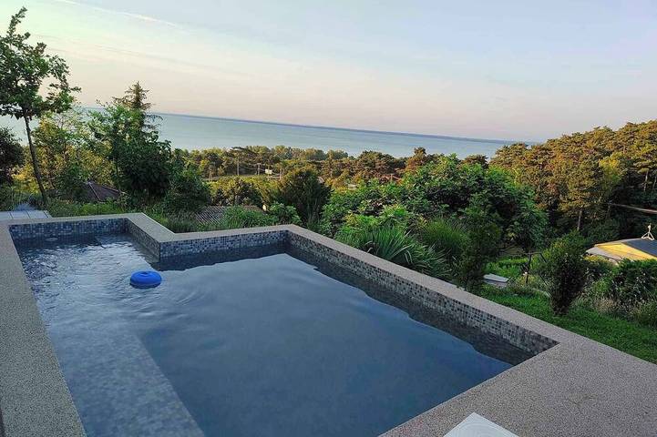 Ferienwohnung für 4 Personen, mit Pool und Garten