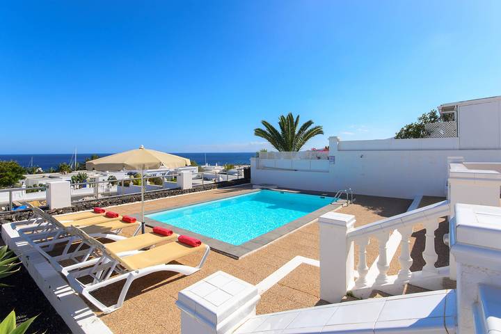 Ferienhaus für 4 Personen, mit Balkon und Pool sowie Garten in Puerto Calero Marina - 2
