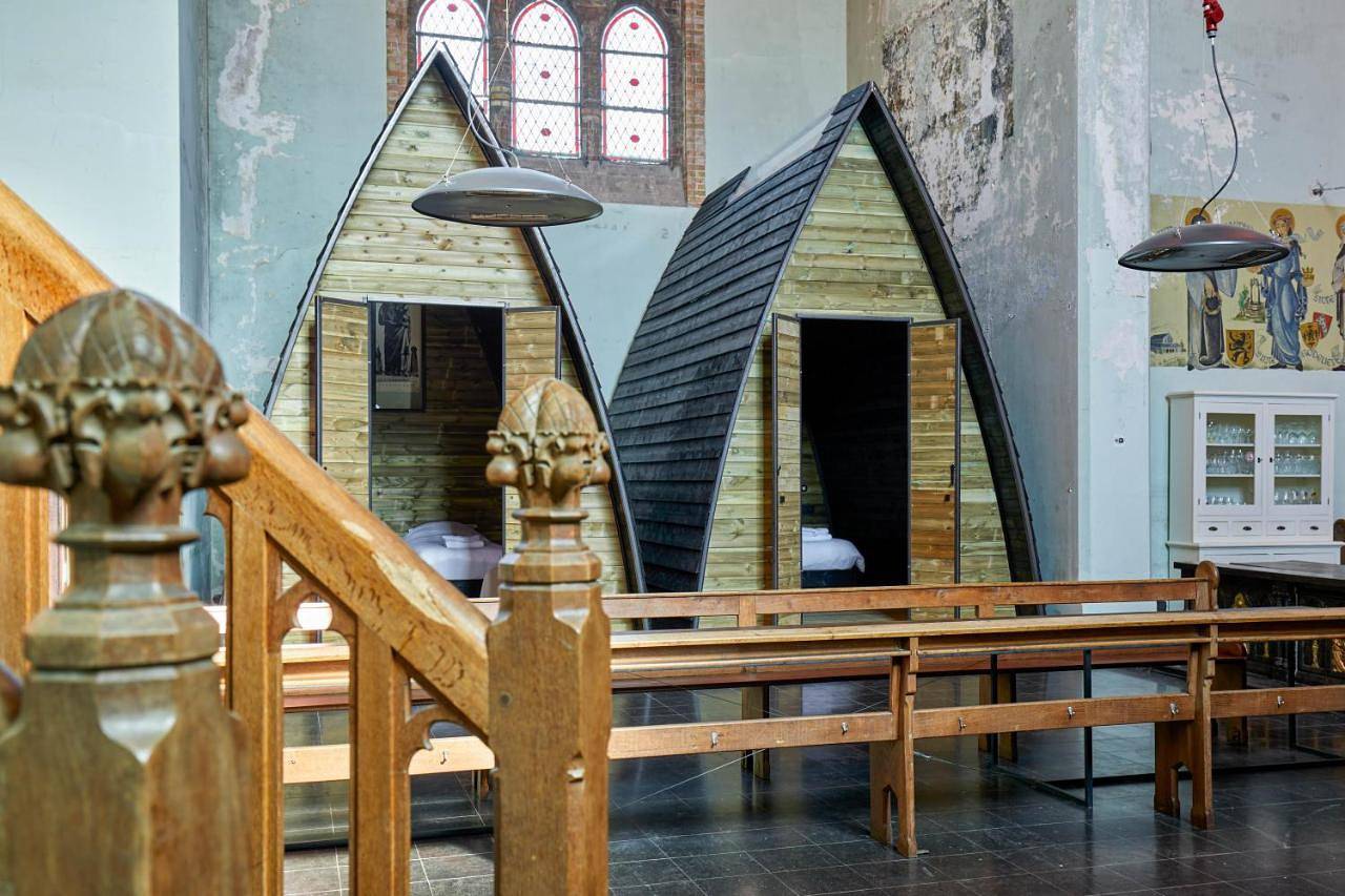 Sleeping in a Church - Bed & Bar Tolomeus in Dixmude, Flandre-Occidentale