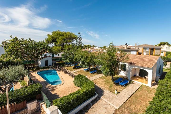 Apartmenthotel für 4 Personen, mit Terrasse und Garten sowie Pool auf Menorca