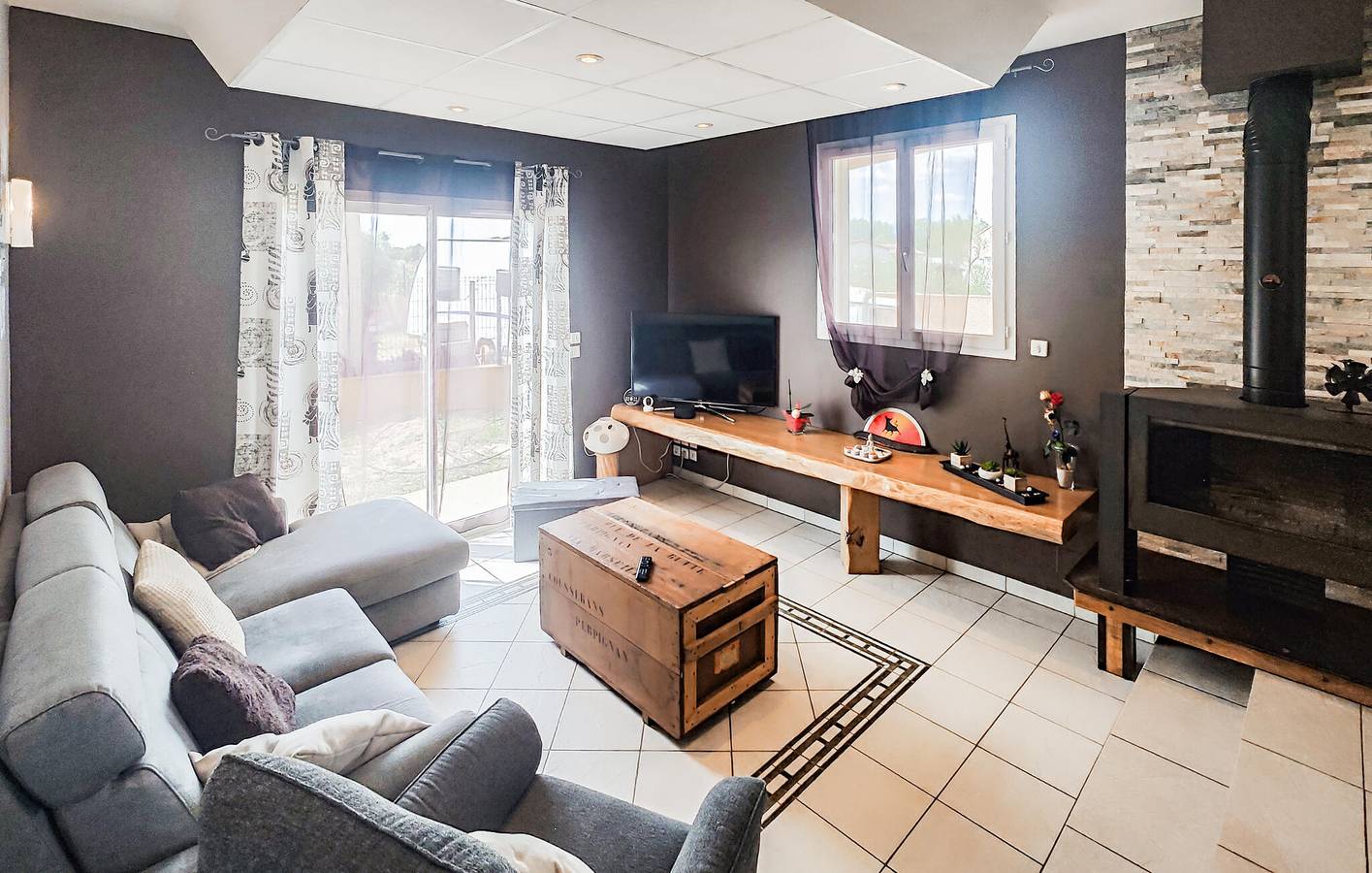 Geräumige 150 m² große Wohnung mit Pool, WLAN und in der Nähe von Restaurants und dem Fluss in Olonzac, Canal du Midi