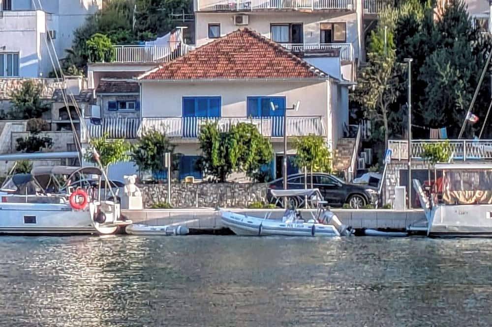 Apartamento inteiro, Villa Maria - Propriedade à beira-mar na Marina in Marina, Condado de Split-Dalmácia