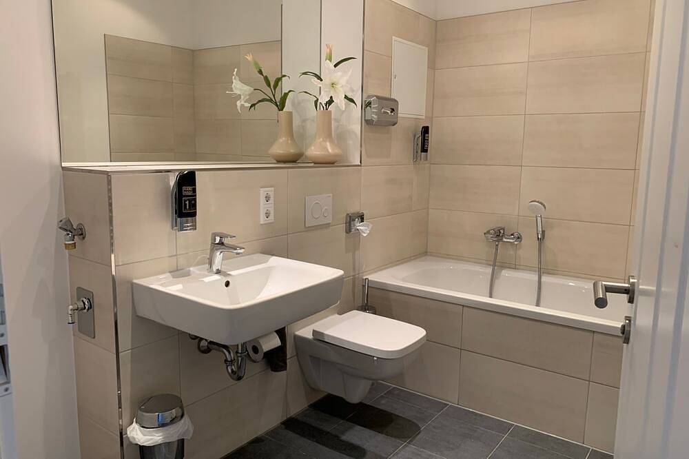 Ganze Wohnung, *Modern* Studio mit Wohnküche - Luga Homes - Stadthaus in Leipzig Mitte, Leipzig