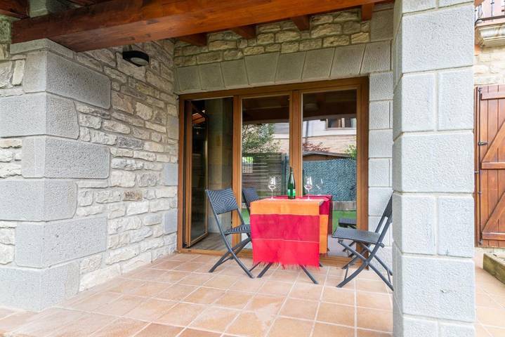 Gîte pour 4 personnes, avec terrasse à Huarte - 4