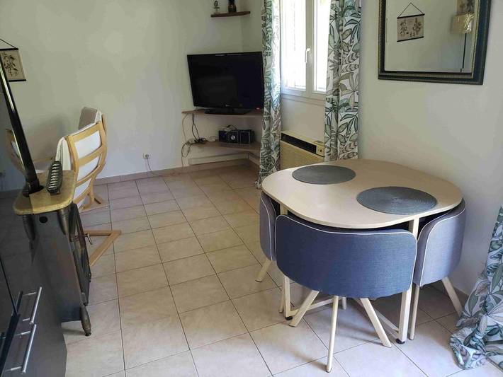 Location de vacances pour 2 personnes, avec jardin et vue à Jouques - 2