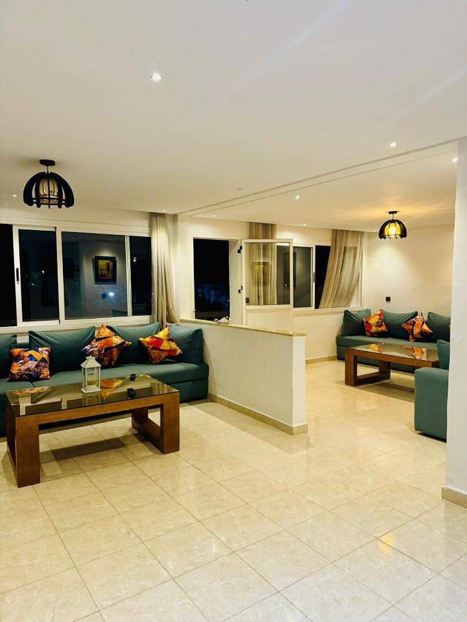 Appartement de vacances pour 7 personnes, avec terrasse et piscine ainsi que vue et jardin
