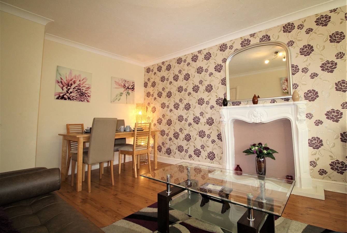 Entire vacation apartment, Large Balcony Apartment - Town & Races -2 Dbl Beds in South Yorkshire