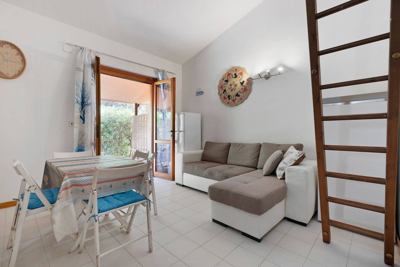 Vacation Home 'Summer House La Pelosa' with Private Terrace and Shared Garden