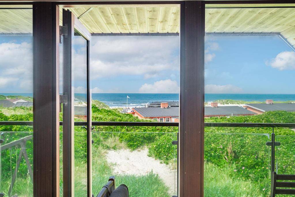 Fantastisch gelegenes Ferienhaus auf 2 Ebenen mit Panoramablick auf das Meer  in Henne, Varde