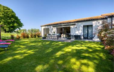 Gîte pour 6 personnes, avec terrasse et jardin à Semussac