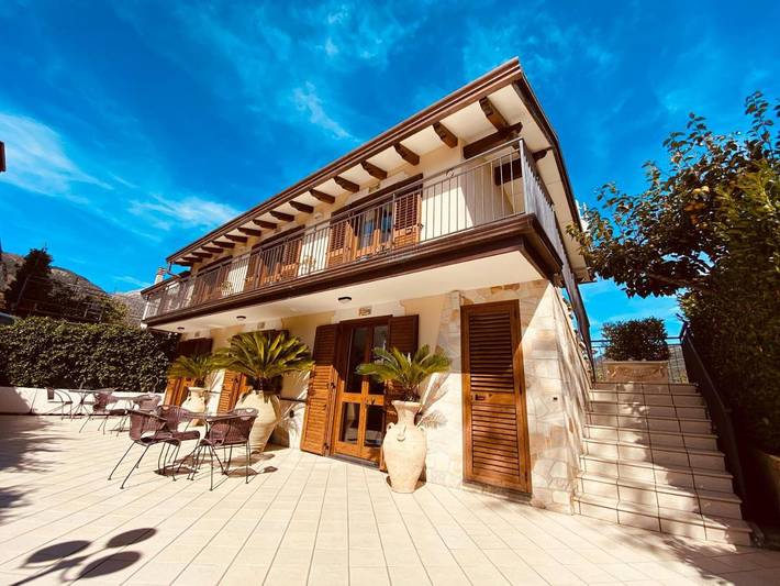 Location de vacances pour 3 personnes, avec piscine et jardin à Agerola