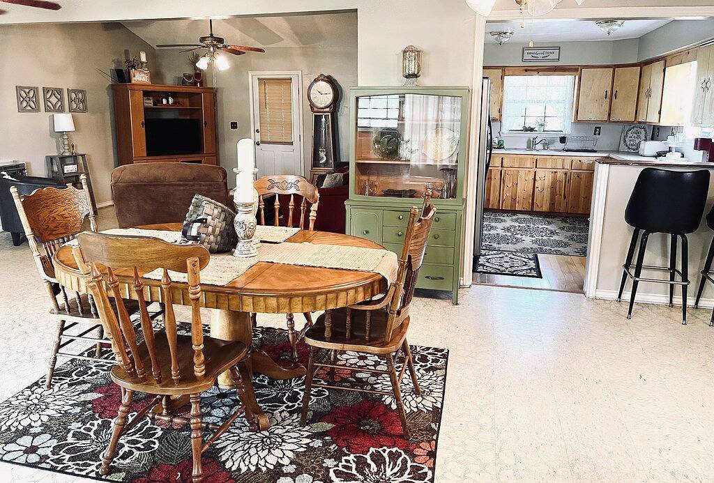 Enjoy a cozy holiday getaway in our peaceful rural home. in Lake Texoma