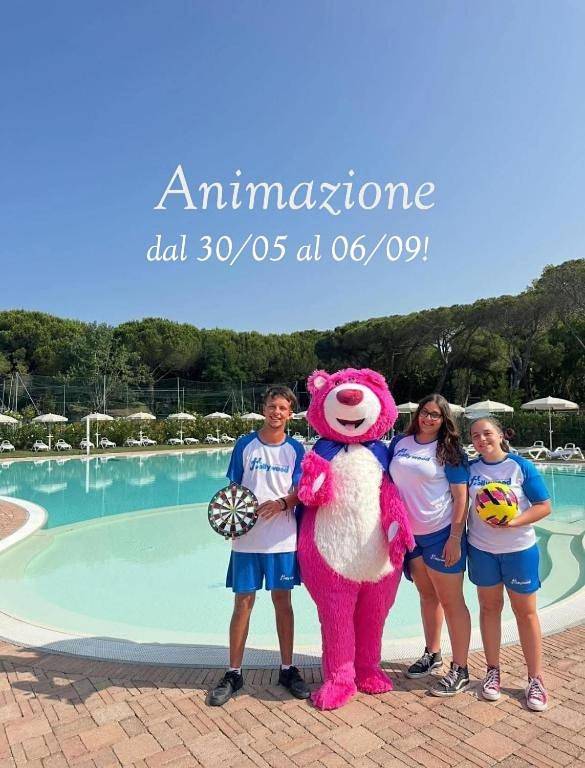 Camping per 5 persone, con terrazza e piscina per bambini nonché piscina in Marina di Bibbona