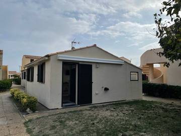 Gîte pour 4 personnes, avec terrasse ainsi que piscine et jardin dans Plage Ulysse