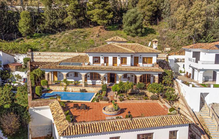 Apartamento para 8 personas, con Terraza además de Jardín y Piscina en Mijas Pueblo