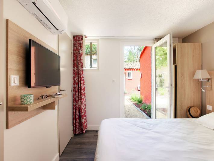 Gîte pour 3 personnes, avec terrasse ainsi que bassin pour enfant et sauna, animaux acceptés à Arles - 3