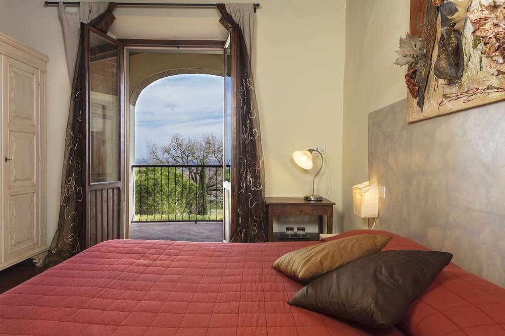 Hel lägenhet, Double bedroom with private entrance common pool and garden in San Gimignano, Siena provins
