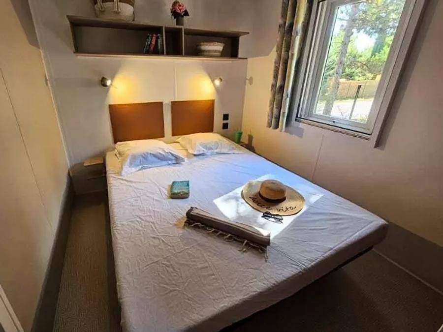 Camping Domaine des Chênes Blancs Pausado - Mobilhome 4 personas - Mobil-Home Premium 3 Habitaciones 4 Personas Aire Acondicionado + Tv in Saint-Saturnin-lès-Apt, Parque natural regional del Luberon