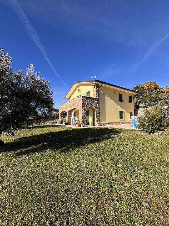 Villa für 6 Personen, mit Garten und Balkon am Gardasee