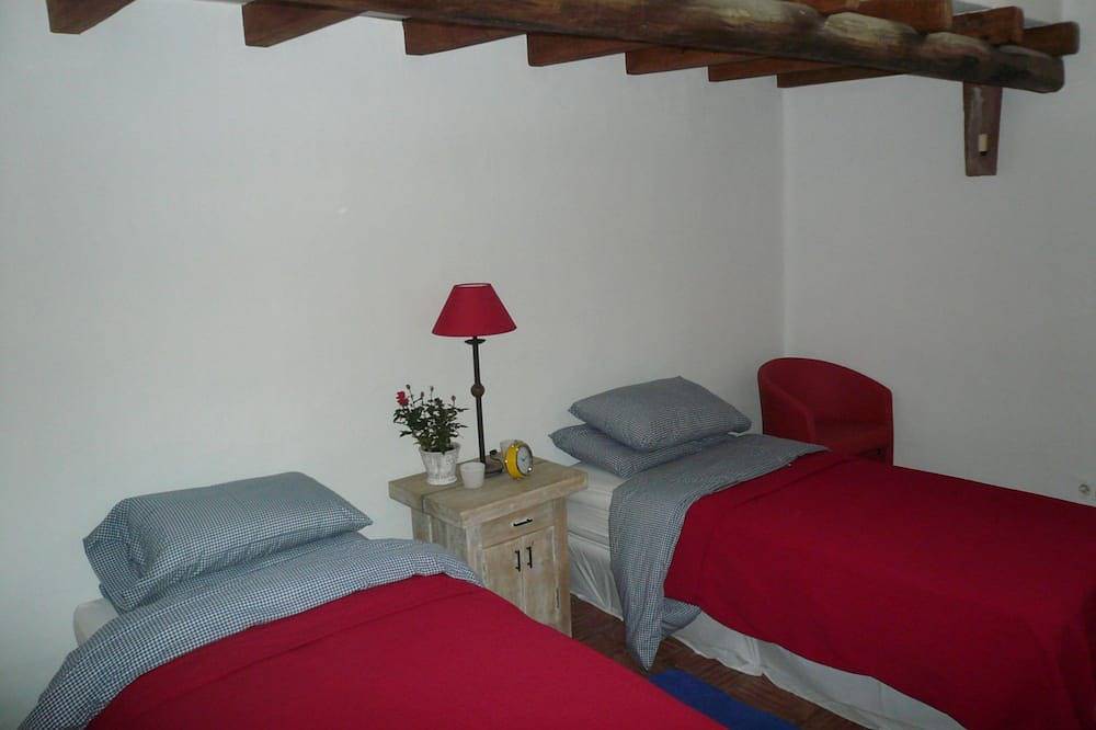 The Figos - sleeps up to 9 in Bordeira, Faro Distrikt