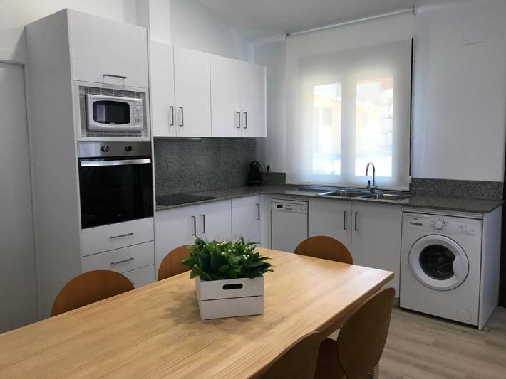 Location de vacances pour 8 personnes, avec terrasse ainsi que vue et jardin à Àger - 3