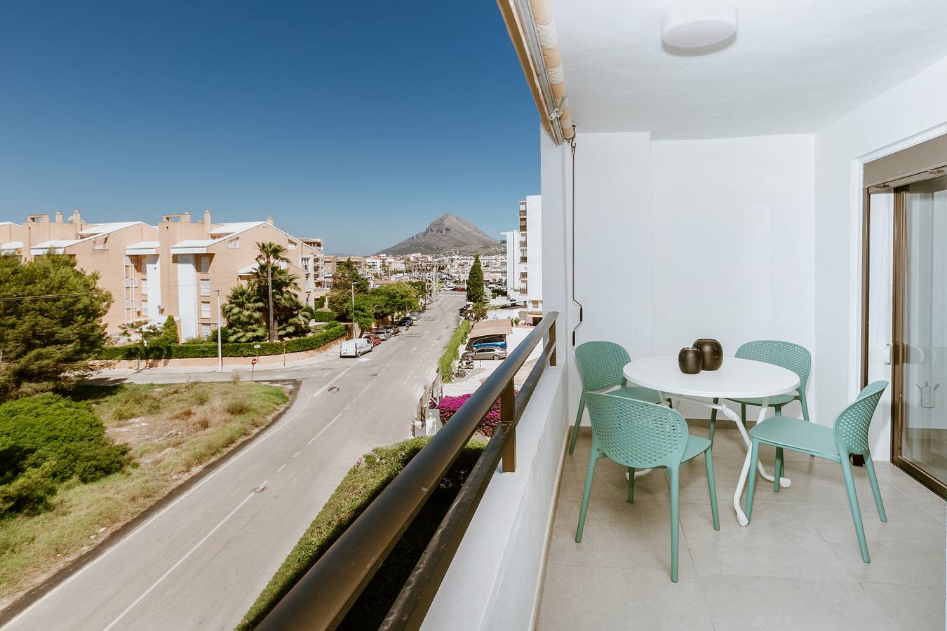 Apartamento entero, Apartamento 'Tamarinda' con piscina compartida, Wi-Fi y aire acondicionado in Playa del Arenal, Jávea