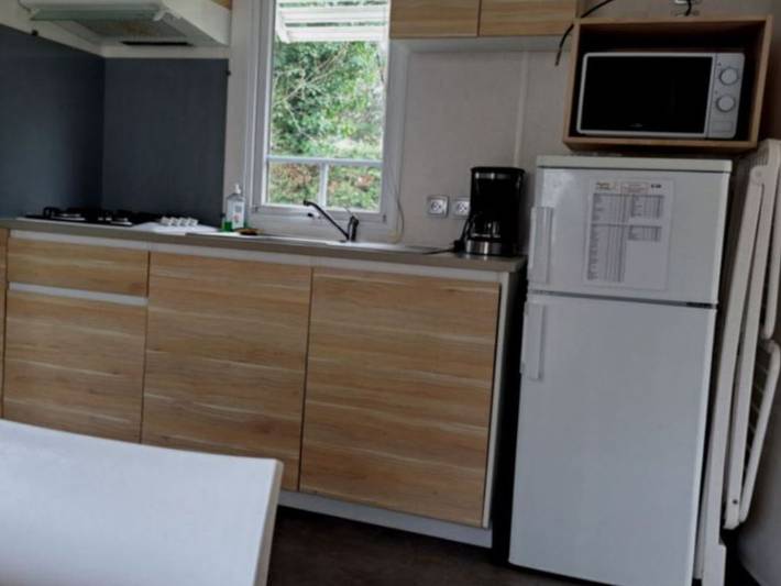 Mobil home pour 4 personnes, avec terrasse et piscine à Monceaux-sur-Dordogne