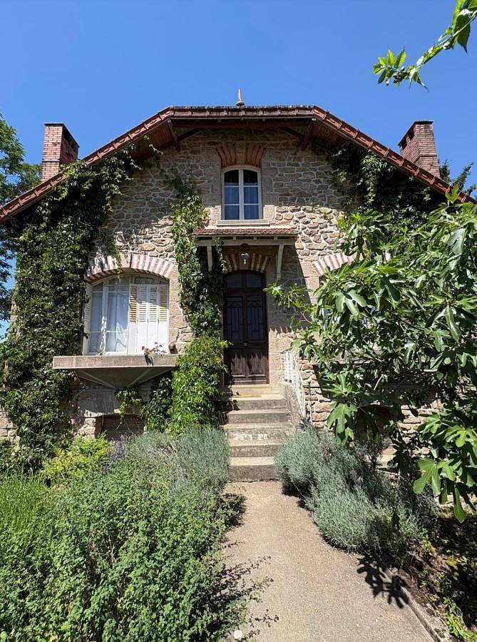 Location de vacances pour 8 personnes, avec Terrasse et Jardin à Crozant