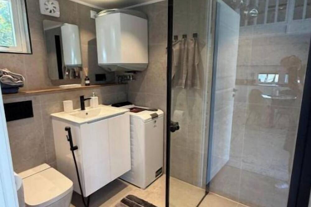 Nordic Loft Retract- Deluxe mini villa with 2 sleeping lofts in Mölndal, Västergötland