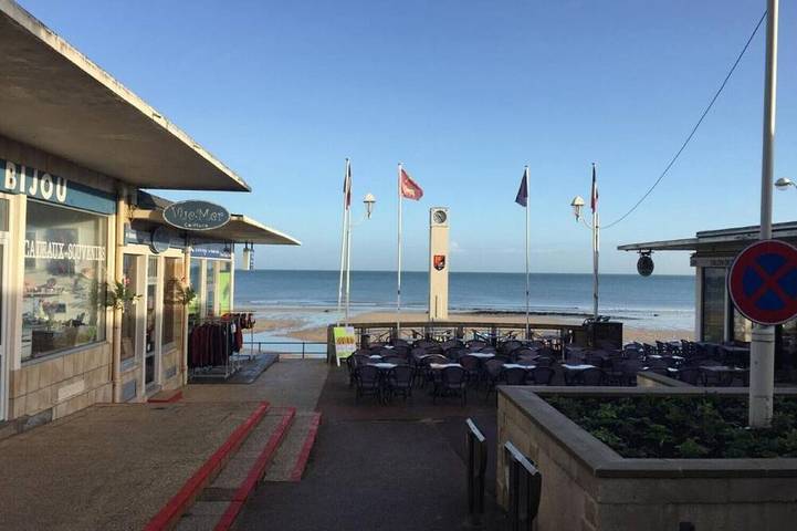 Maison de pêcheur à 30metres de la plage . in Luc-sur-Mer, Région de Caen