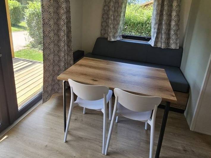 Mobil home pour 6 personnes, avec terrasse, animaux acceptés à Charlieu - 3