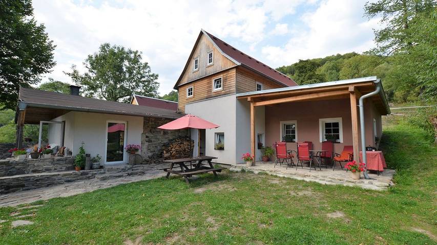 Bauernhof für 9 Personen, mit Pool und Garten in Tschechien