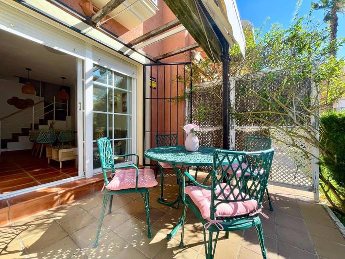 Casa de férias para 4 pessoas, com terraço e jardim e ainda piscina em Islantilla