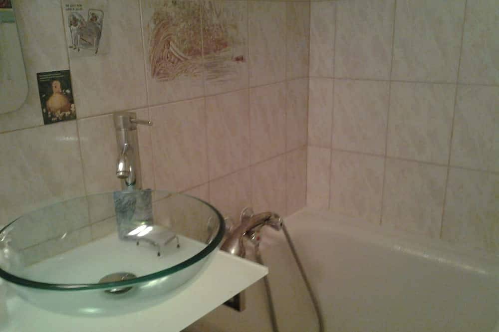 Ganze Wohnung, Single Room in Nanterre, Hauts-de-Seine