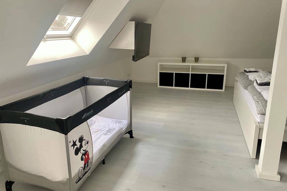 Ganze Wohnung, Großzügiges modernes Dg Apartment Schloofschdubb Nähe Kassel 70 qm in Fuldatal, Hessisches Bergland