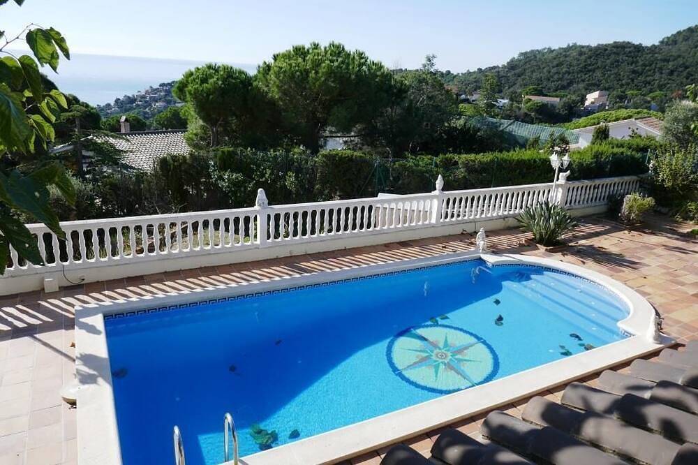 Casa Montse 2 mit Schwimmbad für 2 Häuser und Meerblick in Santa Maria de Llorell, Tossa de Mar