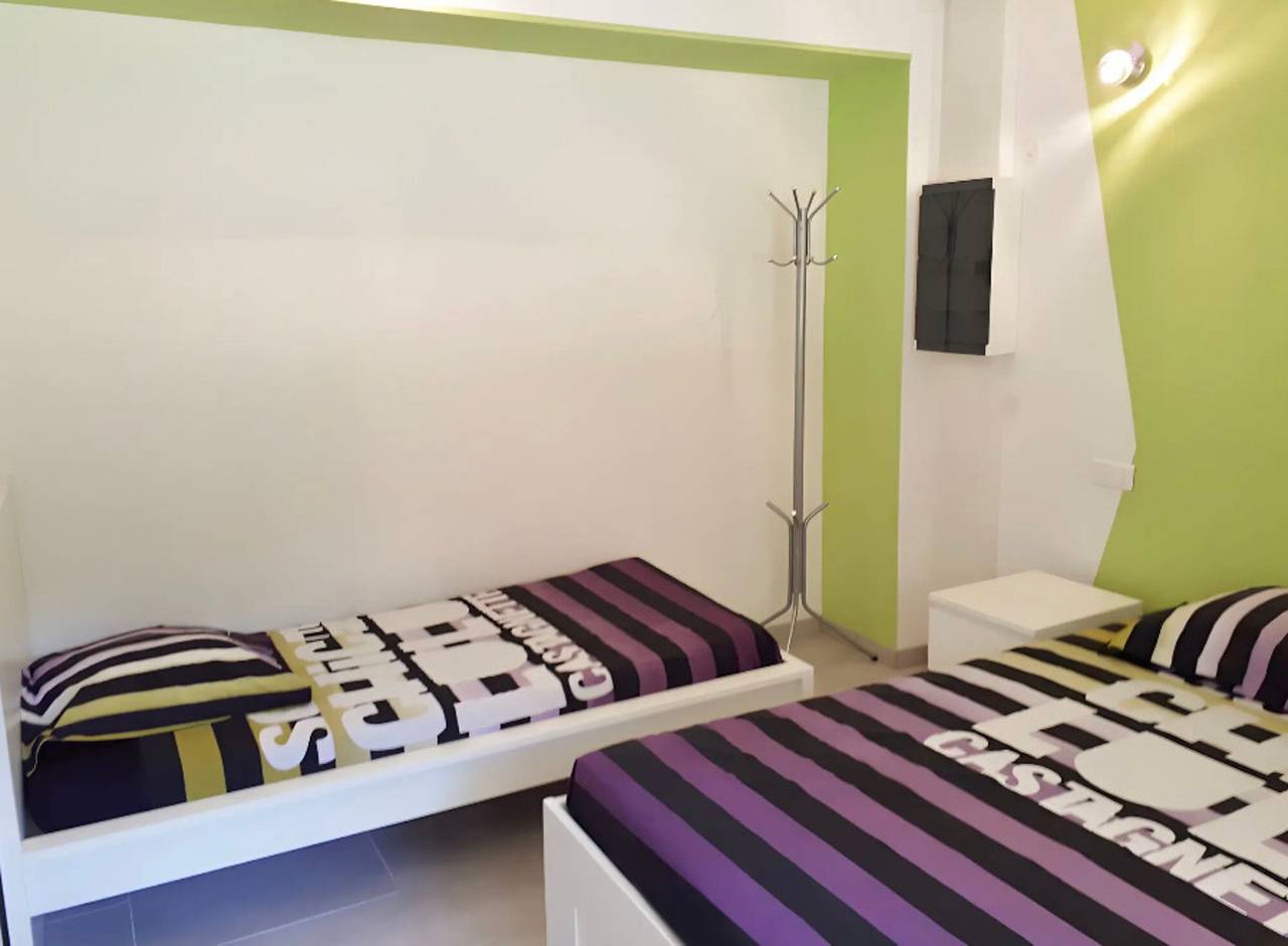 Entire apartment, Gîte 'Mas La Mounine - Du Bas' with Private Garden, Wi-Fi and Air Conditioning in Orgon, Arles region